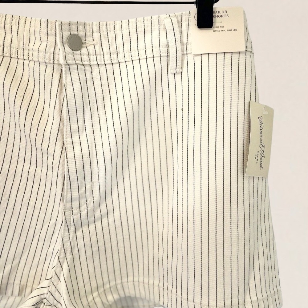 Universal Thread Womens High Rise Sailor Shorts Cream Pinstripe Size 4 NWT - Picture 5 of 7